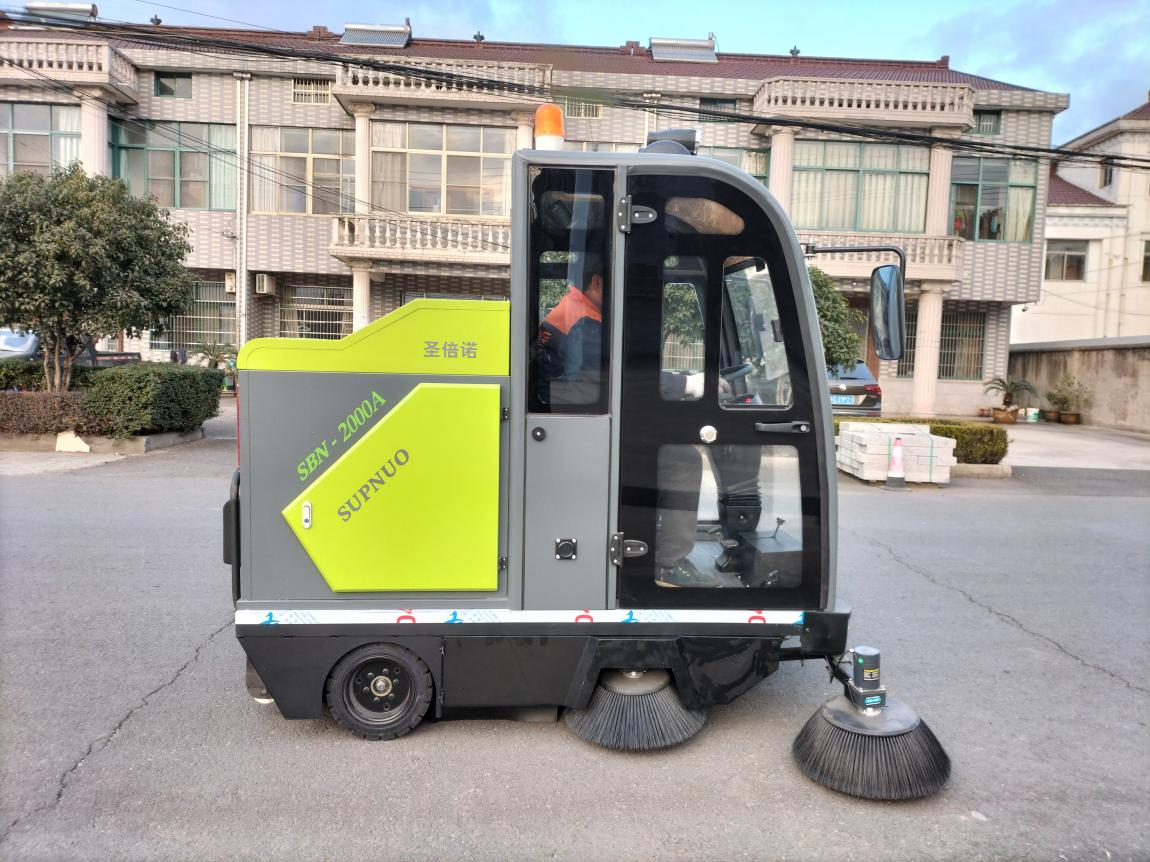 伊犁龙马清扫车