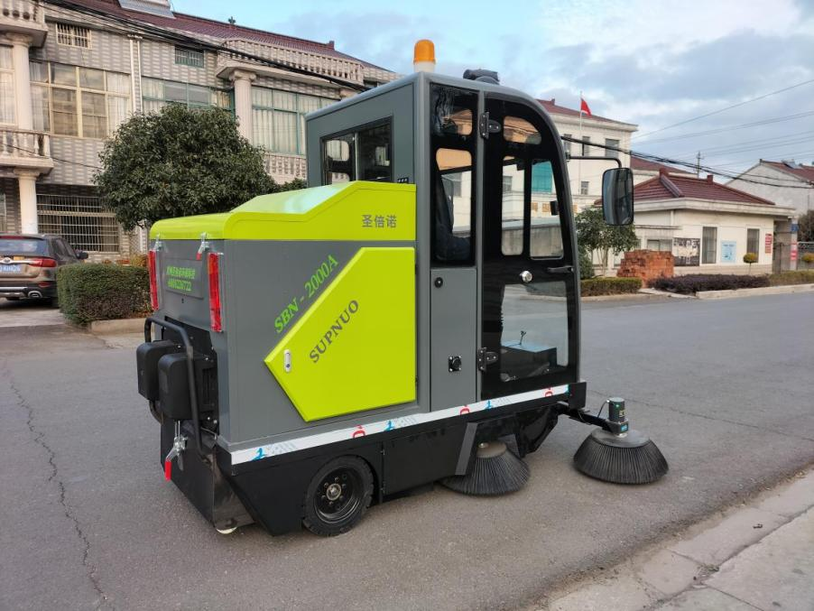 伊犁龙建清扫车_0